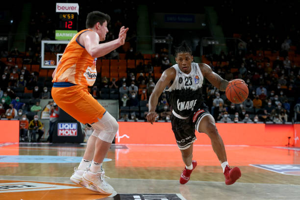 卡马卡以超 卡马卡以超