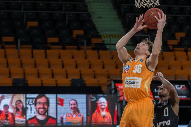 感受冰壶运 感受冰壶运