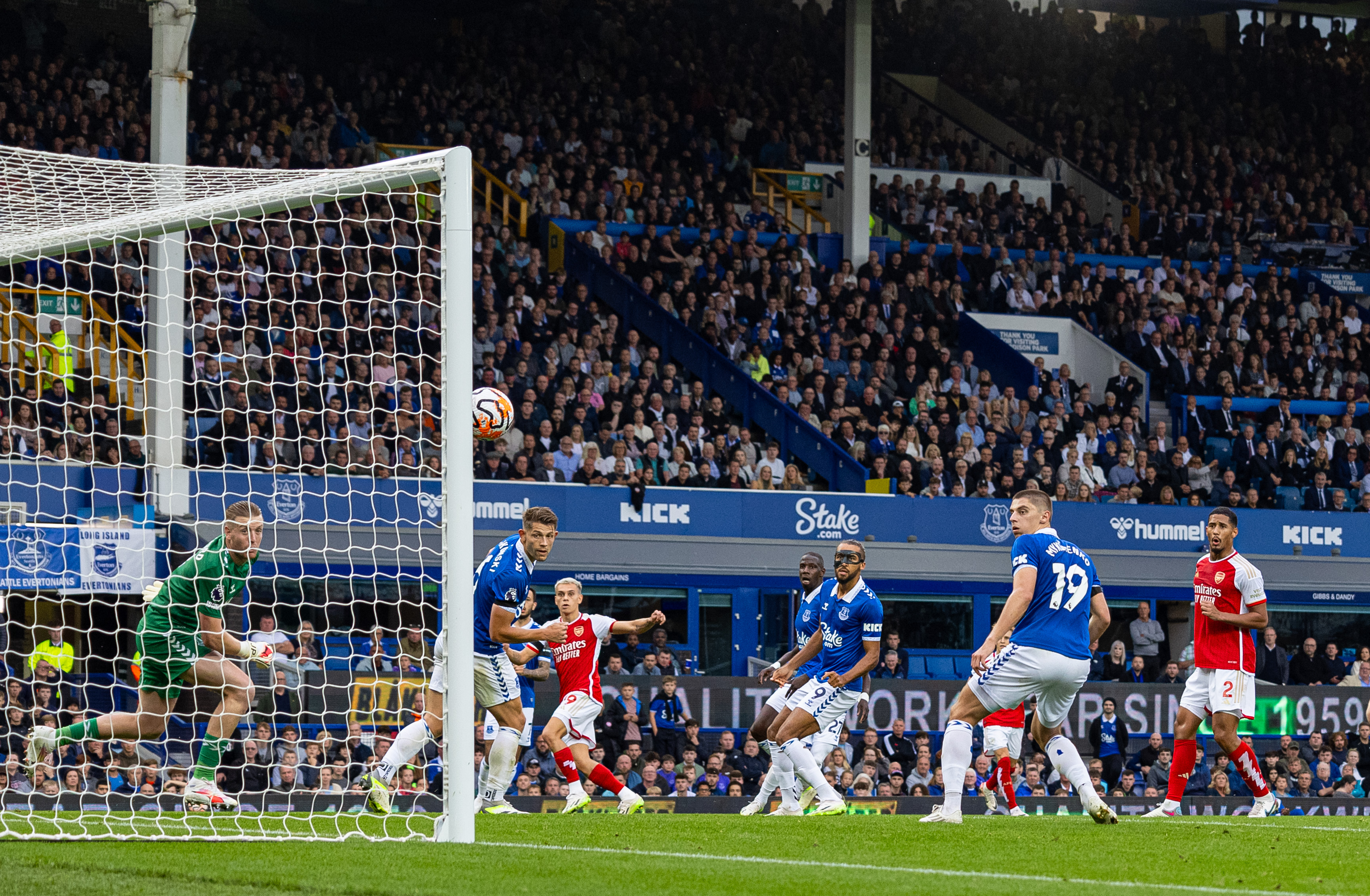 齐头并进的 齐头并进的